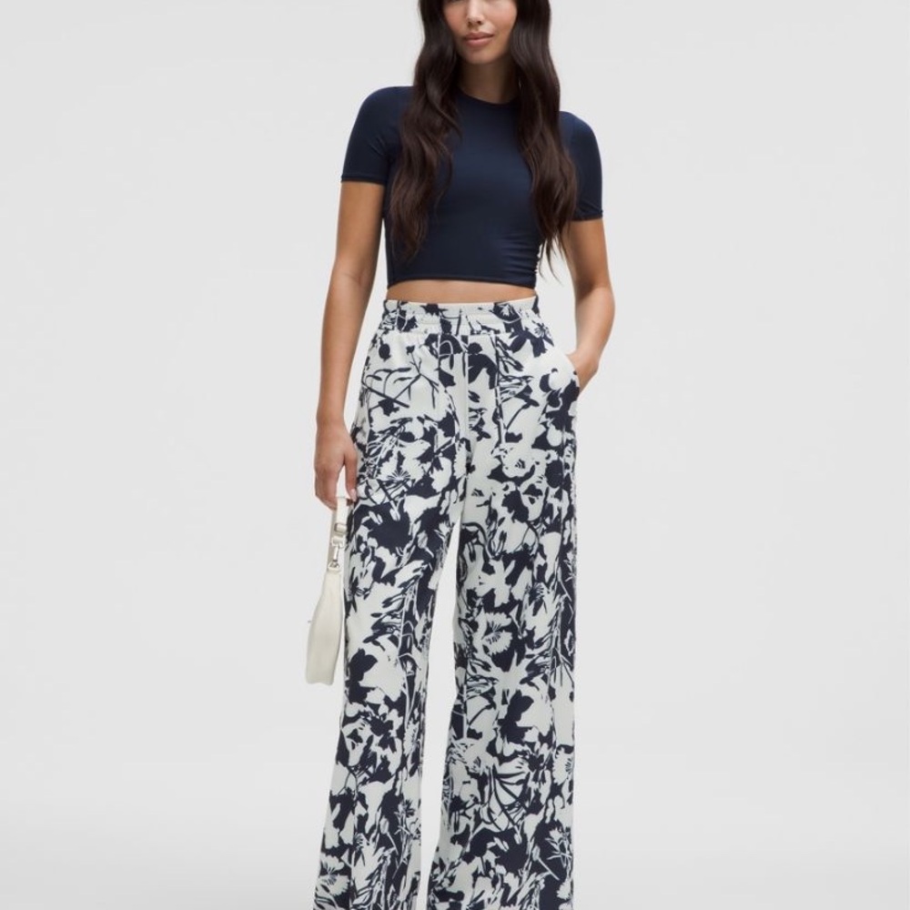 lululemon athletica Swift mid rise Blue and White Wide Leg Pants